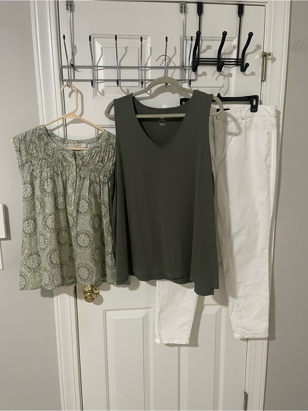 Olive Green Sleeveless V-Neck and green print xl Tops with White Jeans sz14